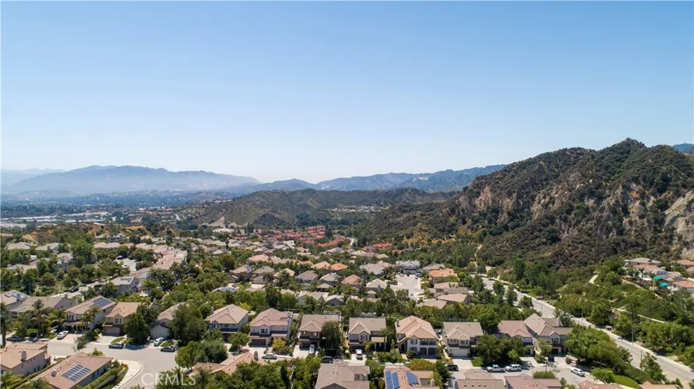 26085 Salinger Stevenson Ranch, CA 91381