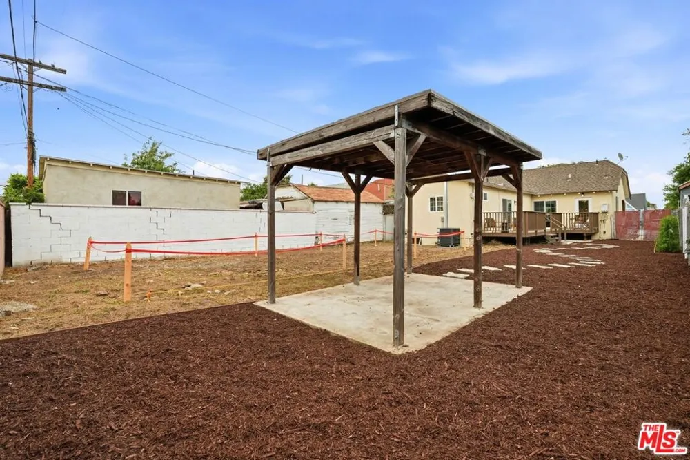 6015 Keniston Avenue Los Angeles, CA 90043