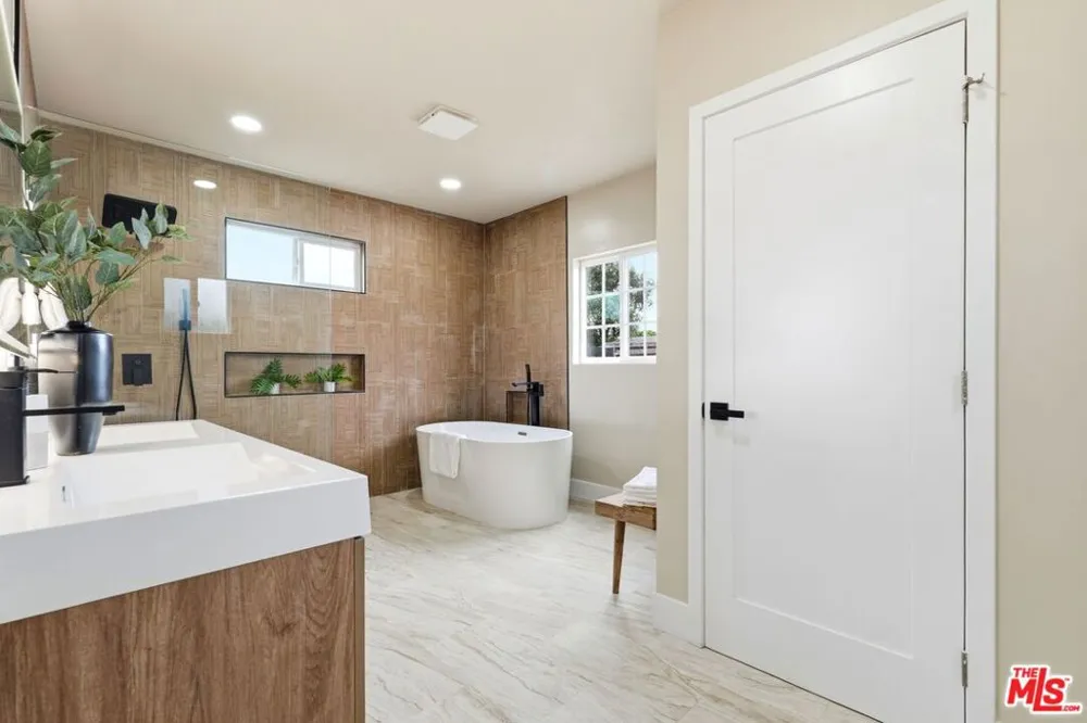 6015 Keniston Avenue Los Angeles, CA 90043