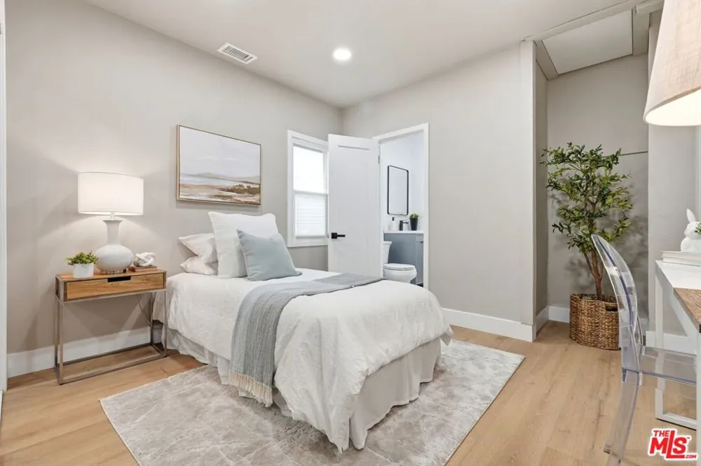 6015 Keniston Avenue Los Angeles, CA 90043