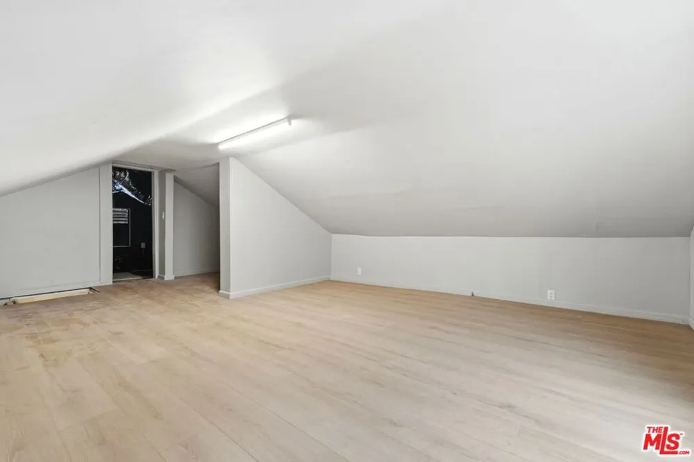 6015 Keniston Avenue Los Angeles, CA 90043