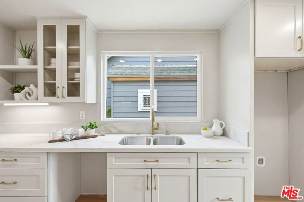 6015 Keniston Avenue Los Angeles, CA 90043