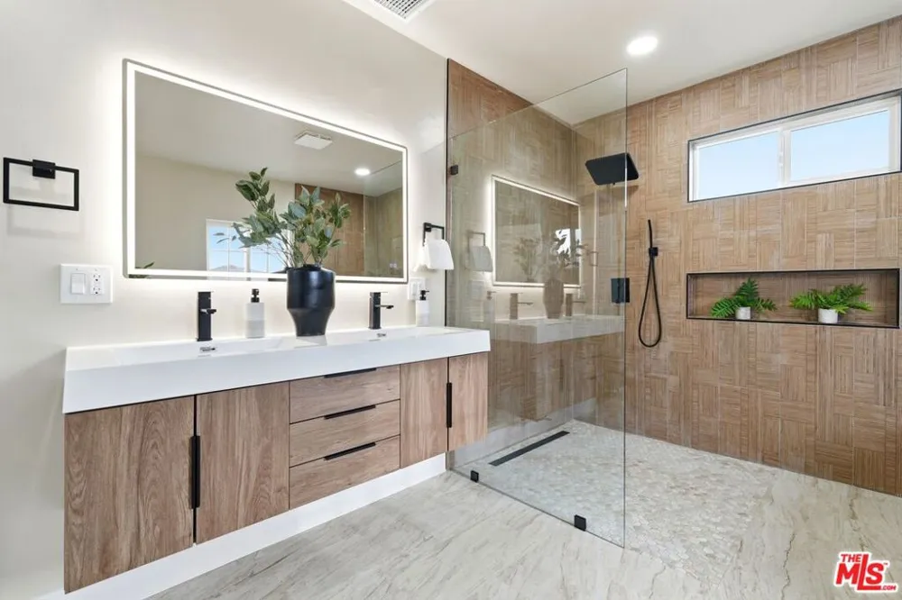 6015 Keniston Avenue Los Angeles, CA 90043