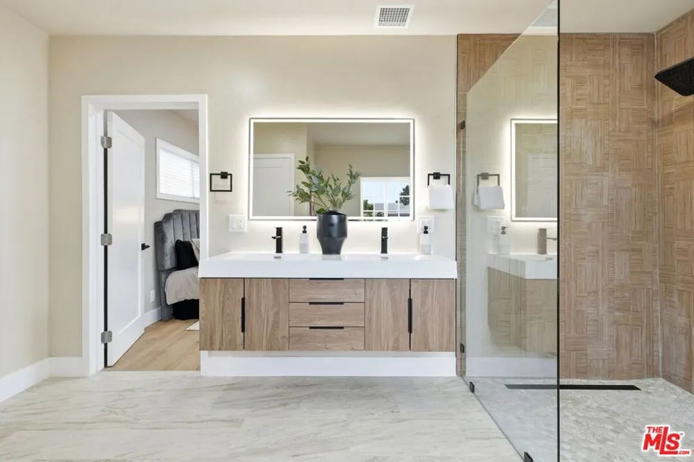 6015 Keniston Avenue Los Angeles, CA 90043