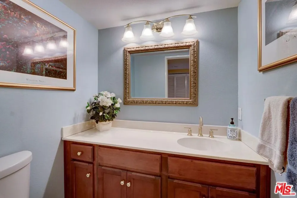 22365 Golden Canyon Circle Los Angeles, CA 91311