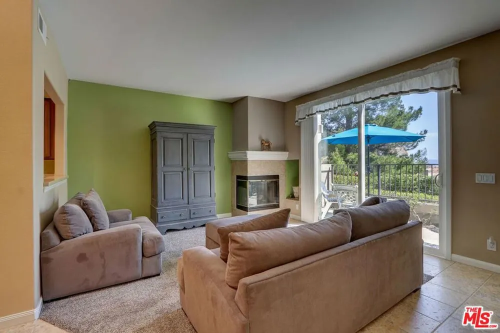 22365 Golden Canyon Circle Los Angeles, CA 91311