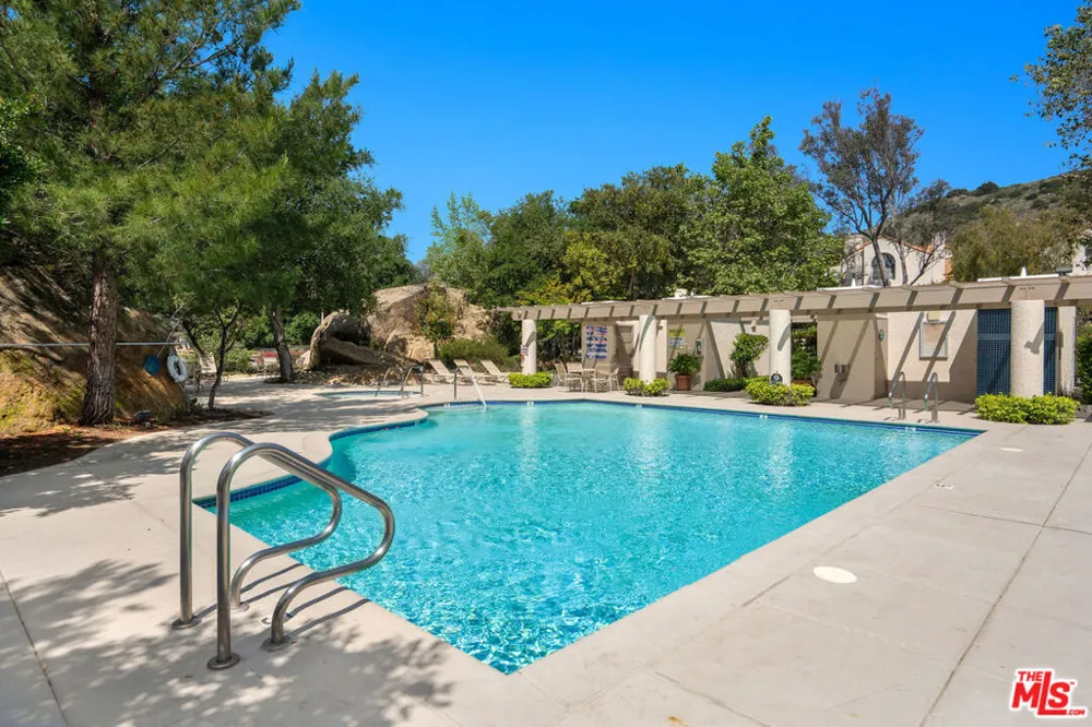 22365 Golden Canyon Circle Los Angeles, CA 91311