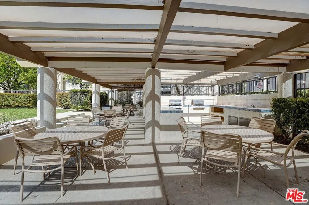 22365 Golden Canyon Circle Los Angeles, CA 91311