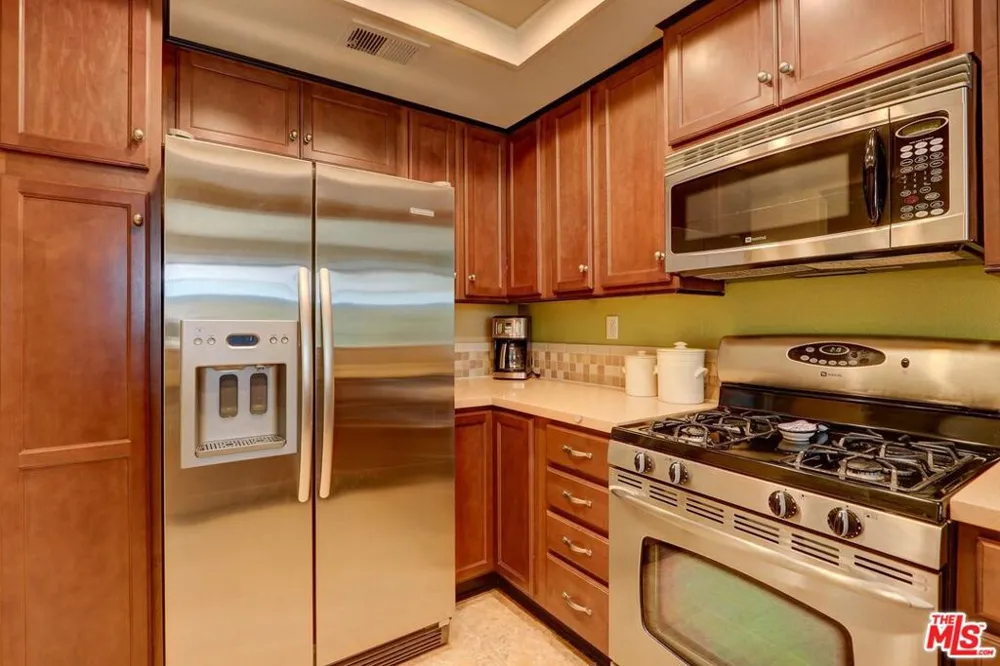 22365 Golden Canyon Circle Los Angeles, CA 91311