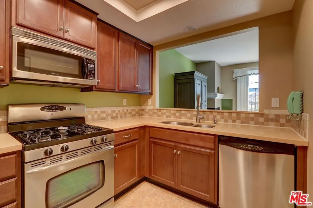 22365 Golden Canyon Circle Los Angeles, CA 91311
