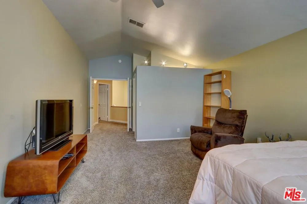 22365 Golden Canyon Circle Los Angeles, CA 91311