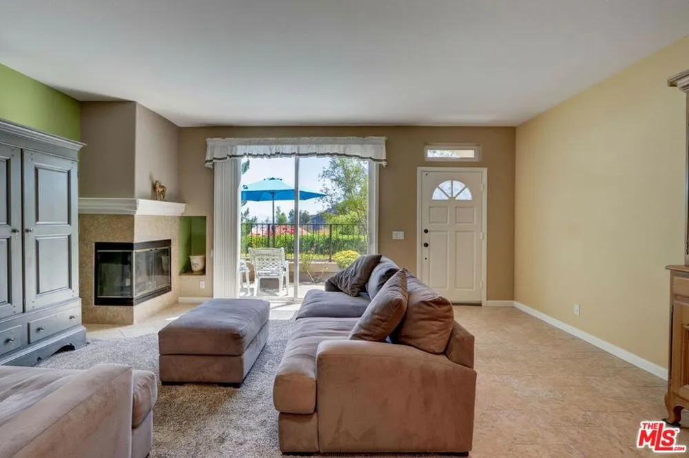 22365 Golden Canyon Circle Los Angeles, CA 91311