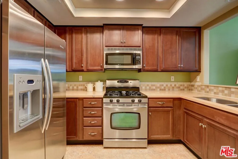22365 Golden Canyon Circle Los Angeles, CA 91311