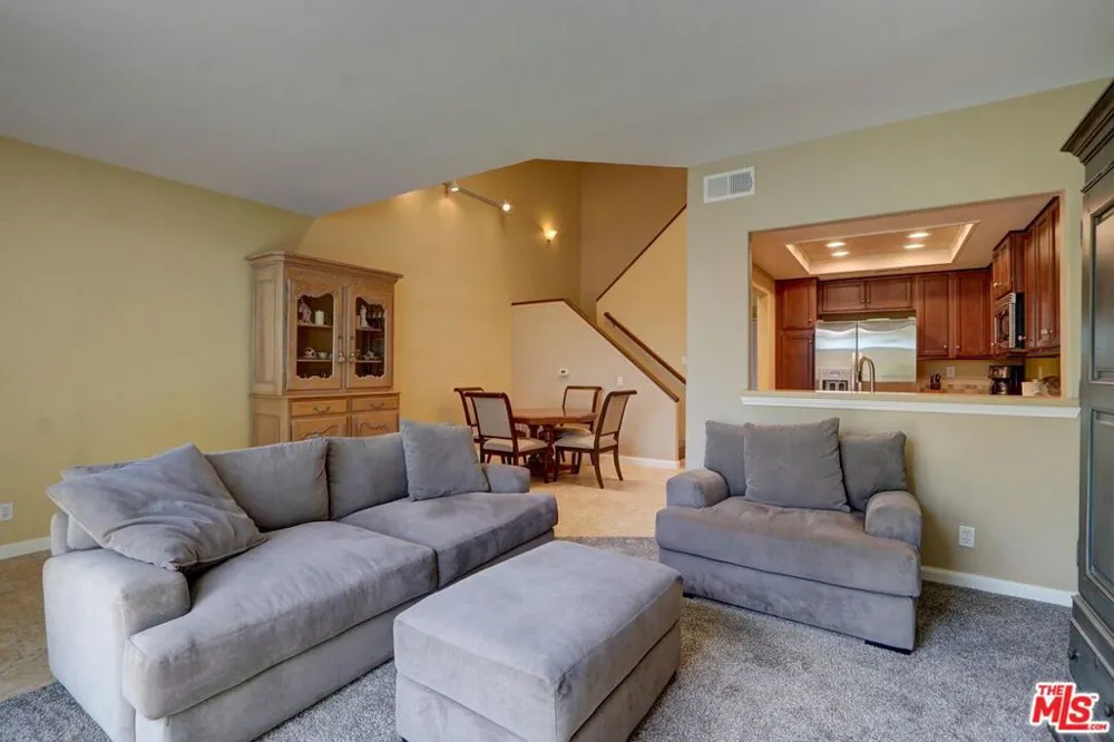 22365 Golden Canyon Circle Los Angeles, CA 91311