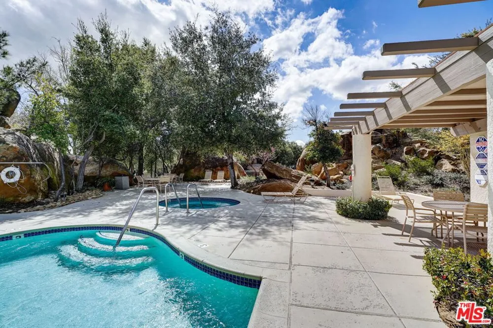 22365 Golden Canyon Circle Los Angeles, CA 91311