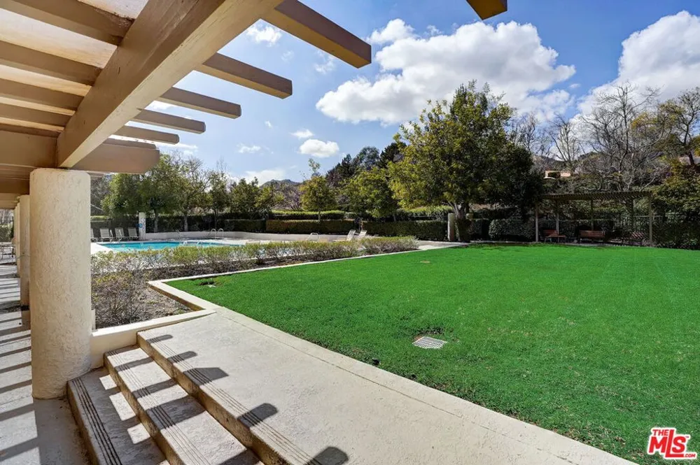 22365 Golden Canyon Circle Los Angeles, CA 91311