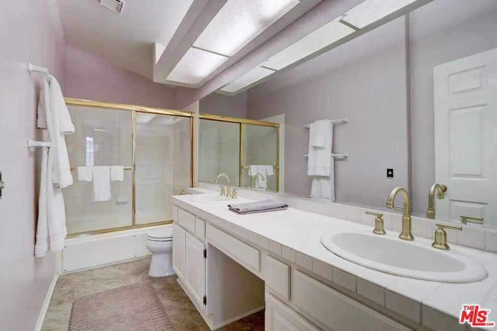 22365 Golden Canyon Circle Los Angeles, CA 91311