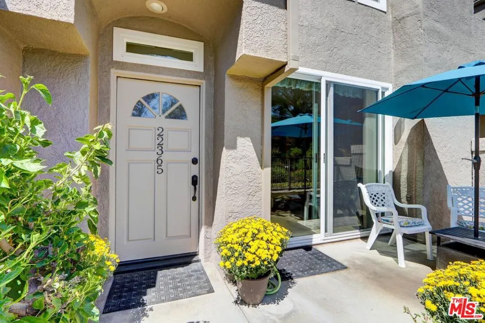22365 Golden Canyon Circle Los Angeles, CA 91311