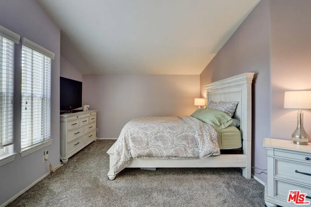 22365 Golden Canyon Circle Los Angeles, CA 91311