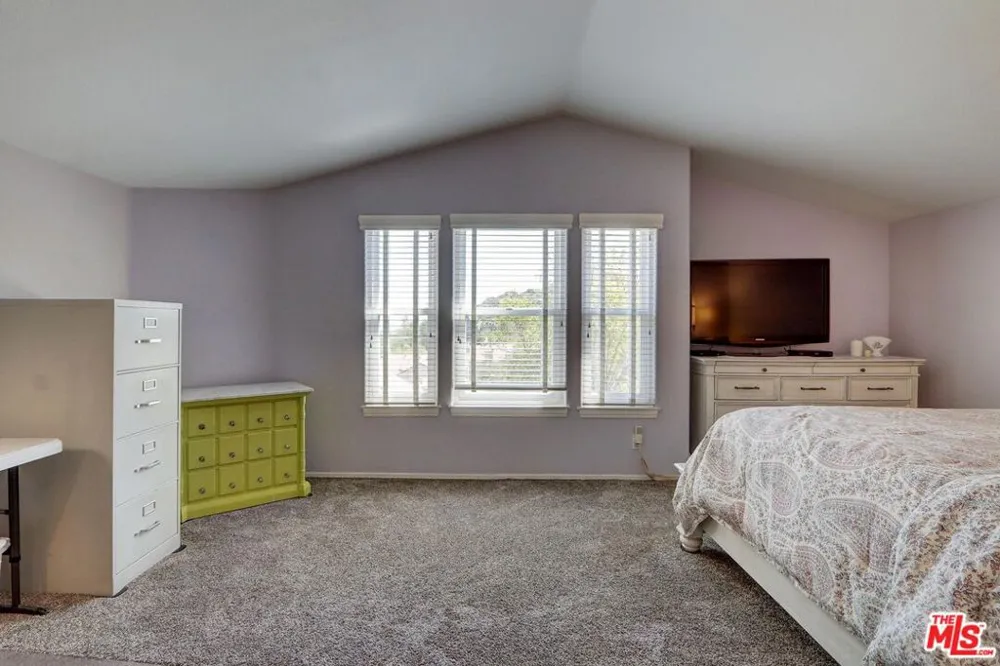 22365 Golden Canyon Circle Los Angeles, CA 91311