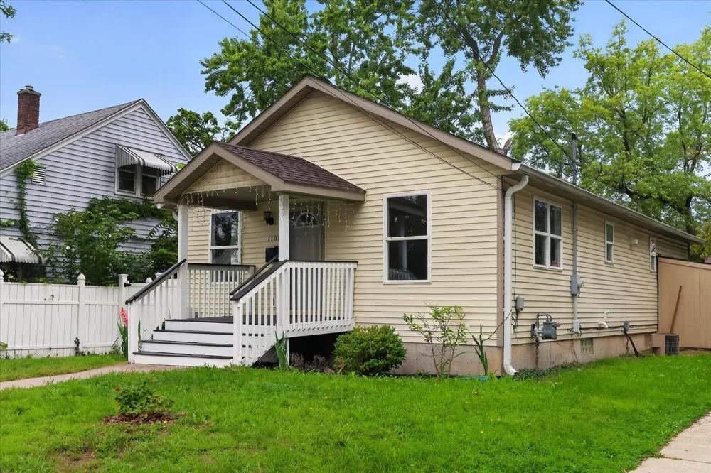 1105 Hazen Street SE Grand Rapids, MI 49507