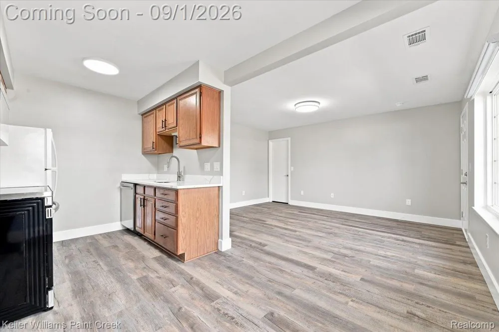 31842 Kelly Road #3 Roseville City, MI 48066