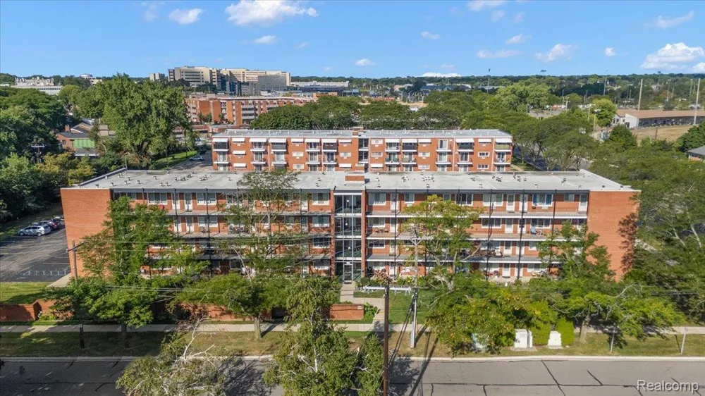 2820 Woodslee Drive #308 Royal Oak City, MI 48073