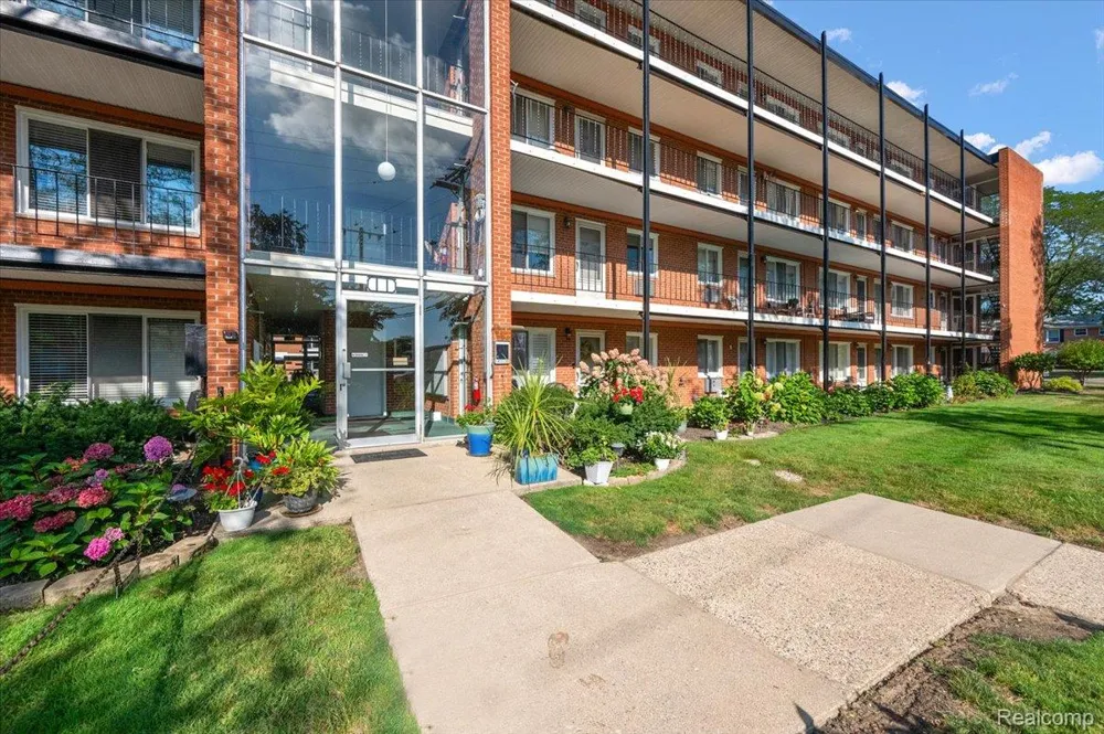2820 Woodslee Drive #308 Royal Oak City, MI 48073