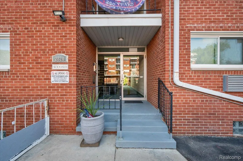 2820 Woodslee Drive #308 Royal Oak City, MI 48073