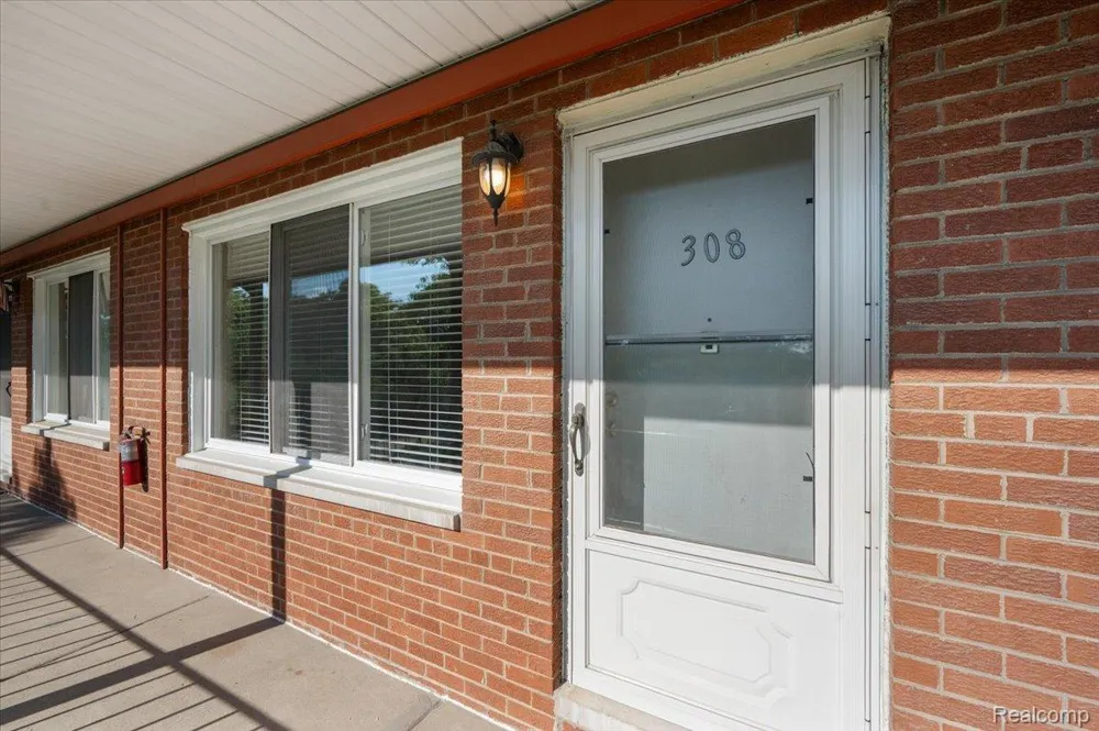 2820 Woodslee Drive #308 Royal Oak City, MI 48073