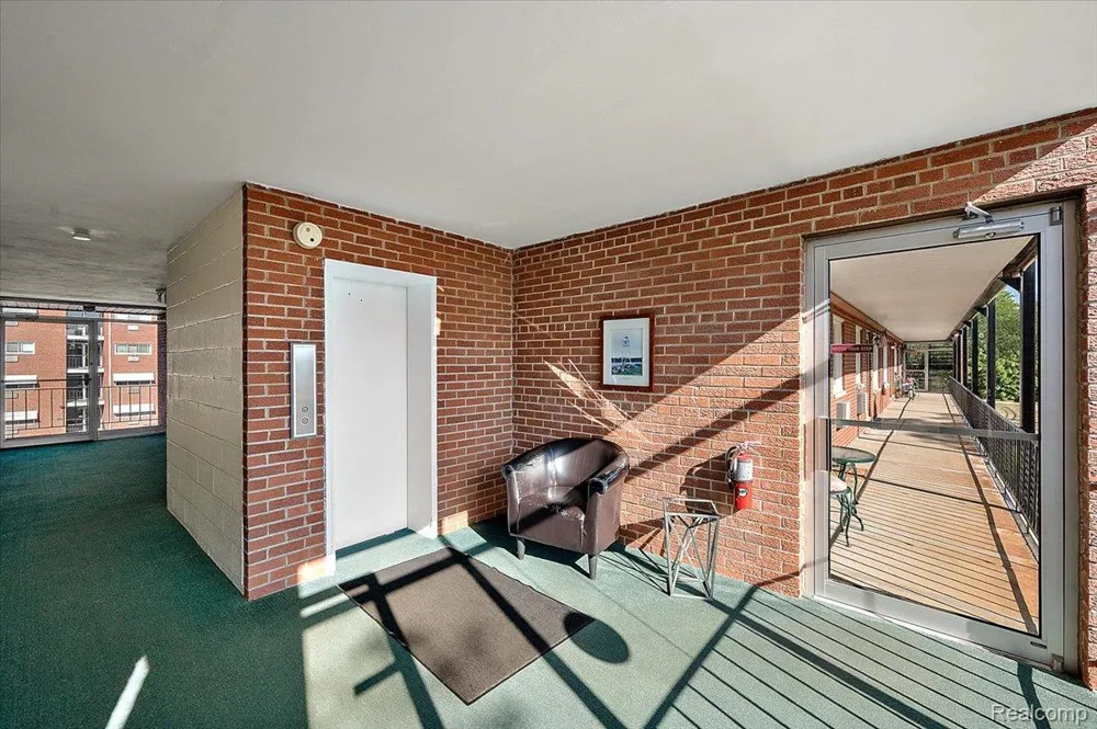 2820 Woodslee Drive #308 Royal Oak City, MI 48073