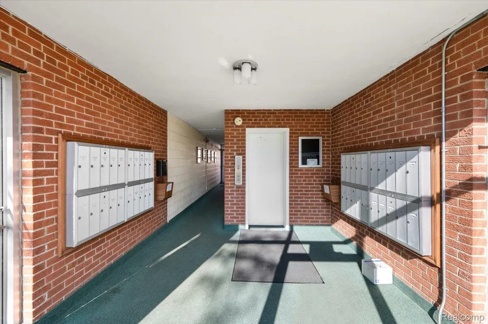 2820 Woodslee Drive #308 Royal Oak City, MI 48073