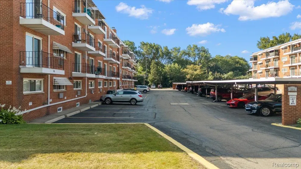 2820 Woodslee Drive #308 Royal Oak City, MI 48073