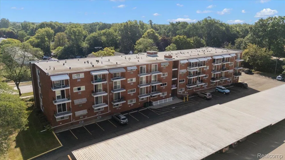 2820 Woodslee Drive #308 Royal Oak City, MI 48073