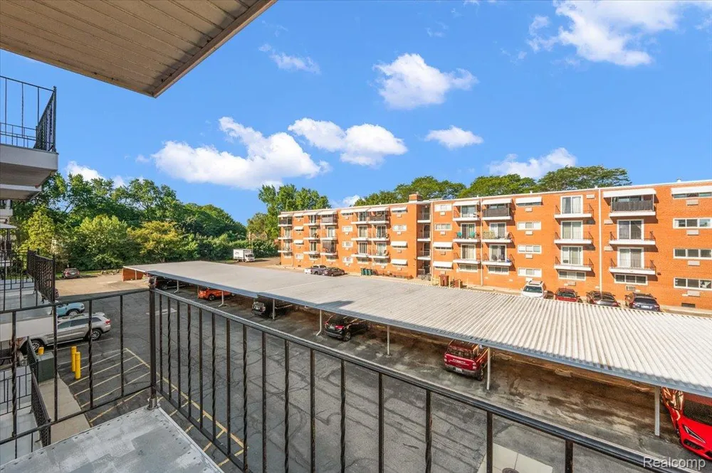 2820 Woodslee Drive #308 Royal Oak City, MI 48073