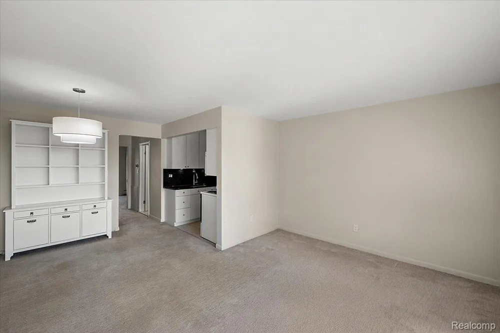 2820 Woodslee Drive #308 Royal Oak City, MI 48073
