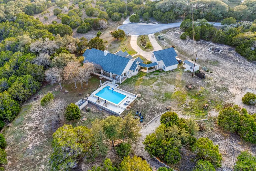 401 Roy Creek Lane Dripping Springs, TX 78620