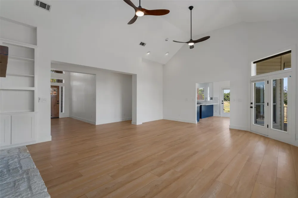 401 Roy Creek Lane Dripping Springs, TX 78620