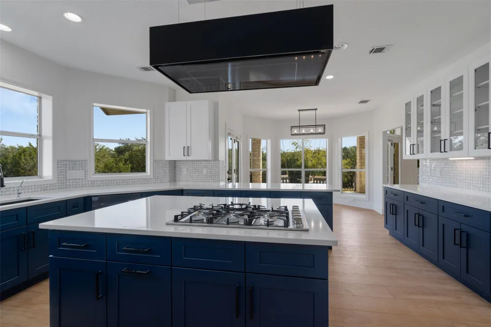 401 Roy Creek Lane Dripping Springs, TX 78620