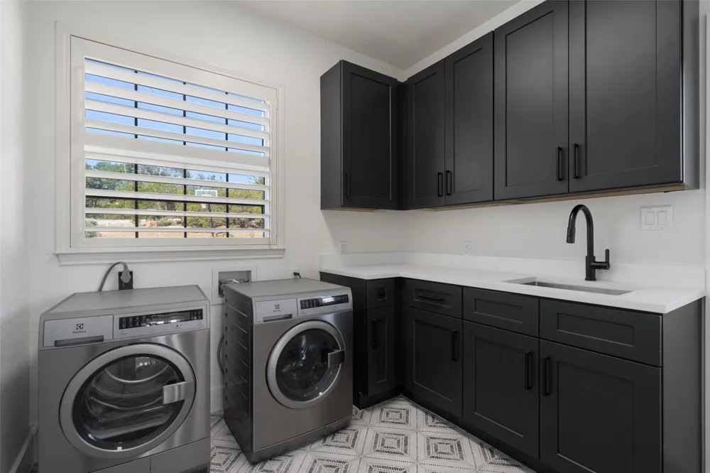 401 Roy Creek Lane Dripping Springs, TX 78620
