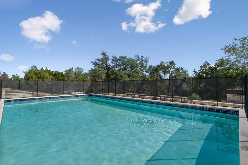 401 Roy Creek Lane Dripping Springs, TX 78620