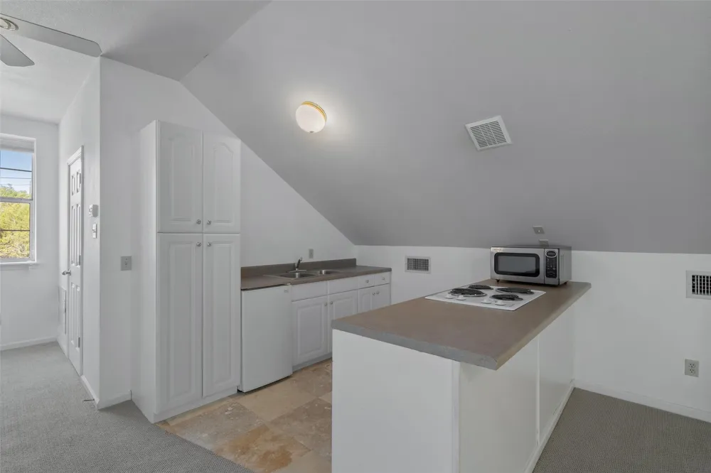 401 Roy Creek Lane Dripping Springs, TX 78620