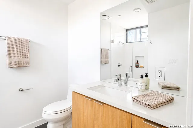 1322 E 12TH ST Unit 401 Austin, TX 78702