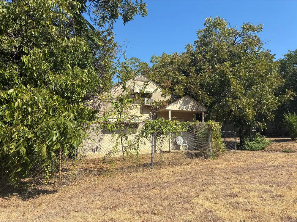 2307 Knight Street Dallas, TX 75219
