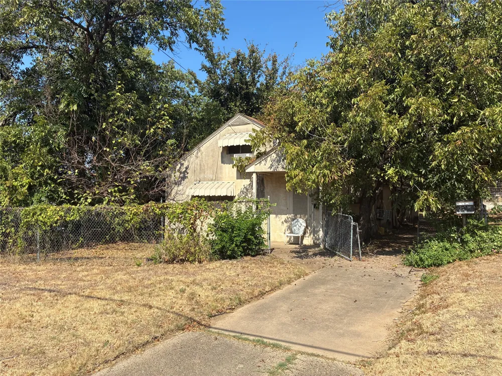 2307 Knight Street Dallas, TX 75219