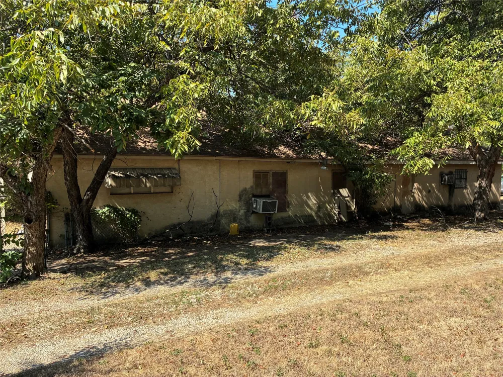 2307 Knight Street Dallas, TX 75219