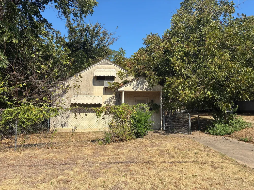 2307 Knight Street Dallas, TX 75219