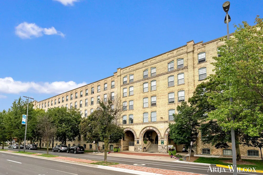 940 Monroe Avenue NW #228 Grand Rapids, MI 49503