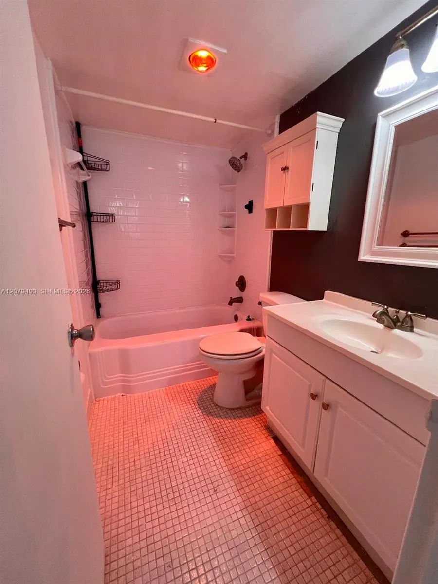 700 NW 214th St #411 Miami Gardens, FL 33169
