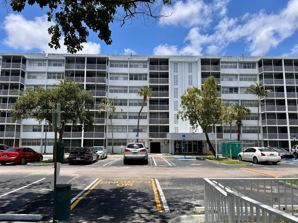 700 NW 214th St #411 Miami Gardens, FL 33169